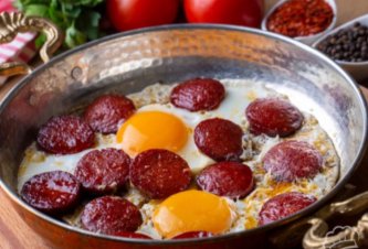 SAHANDA LEZZETLER Sucuklu Yumurta 